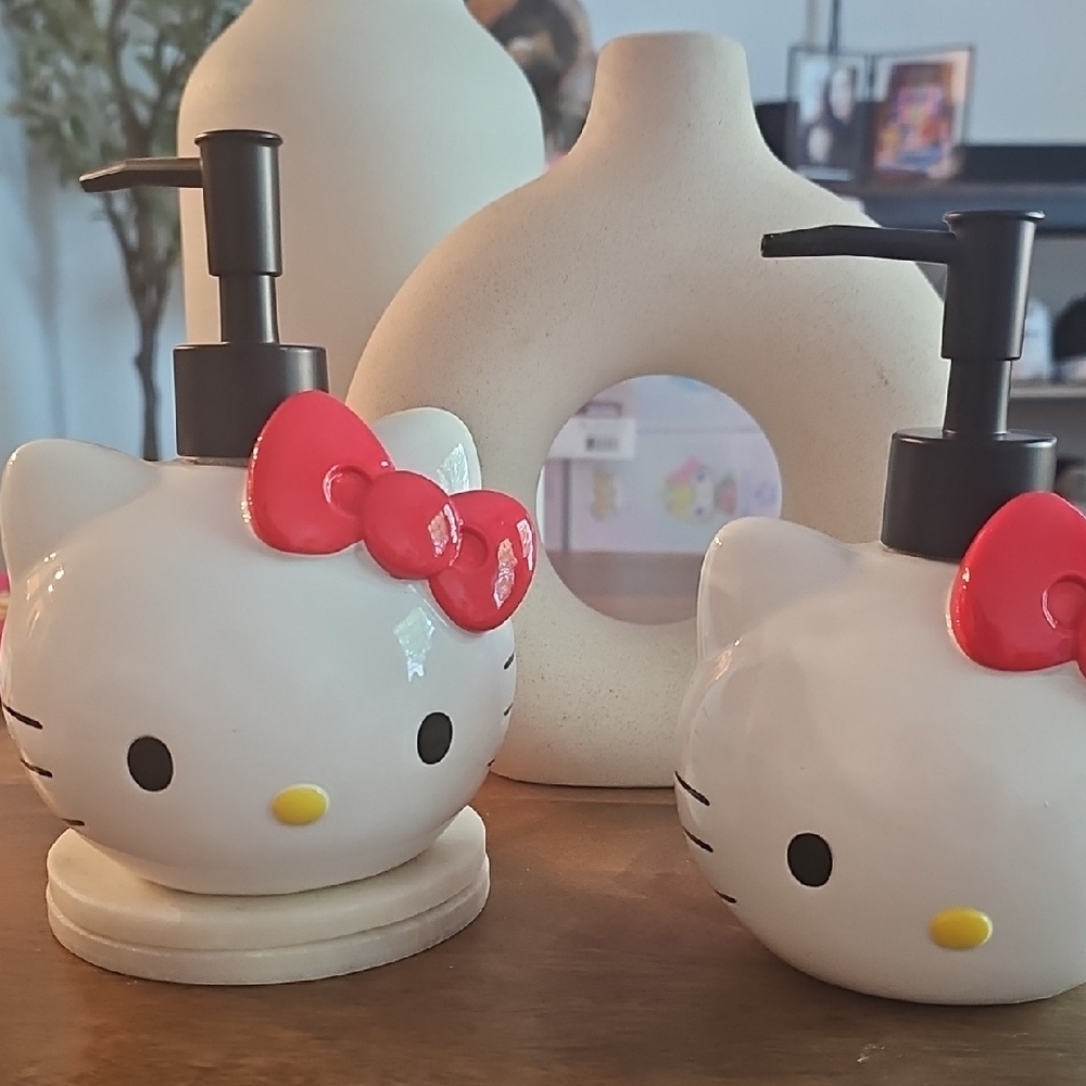 2pc Hello Kitty Soap Dispensers White and Red